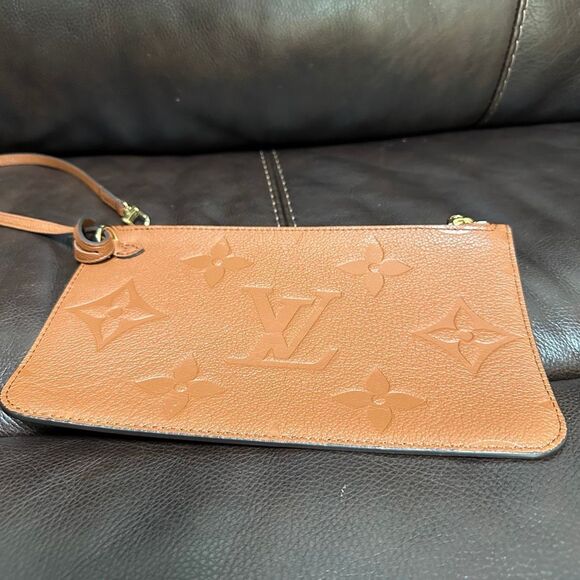 Louis Vuitton Neverfull MM Pouch Cognac - Picture 4 of 6